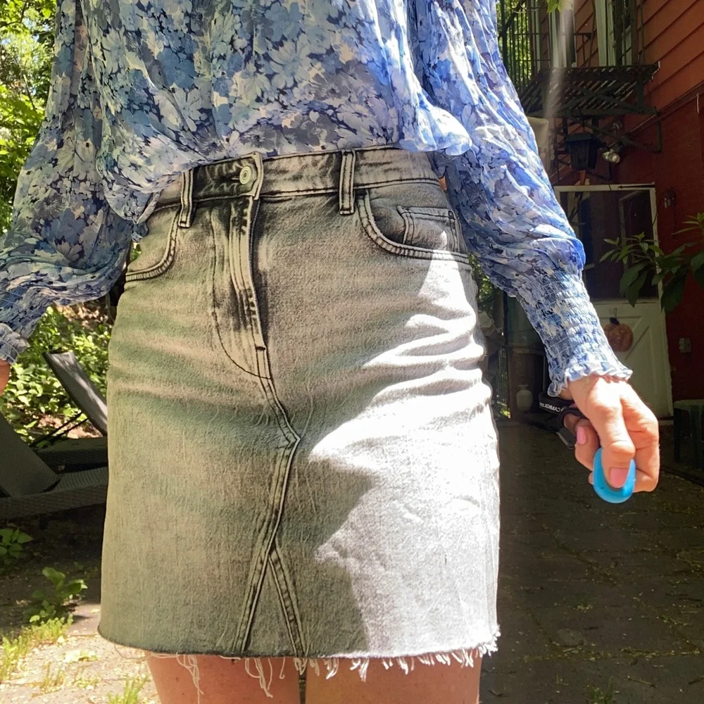 NWOT! GUESS Denim skirts Sz 28 - Picture 1 of 17